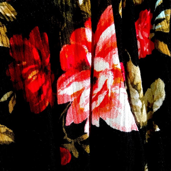 Summer Floral Off the Shoulder Blouse - Picture 2 of 5